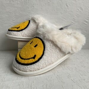 American Eagle Smiley®️ Scuff Slippers Happy Face Faux Fur Women’s Small…